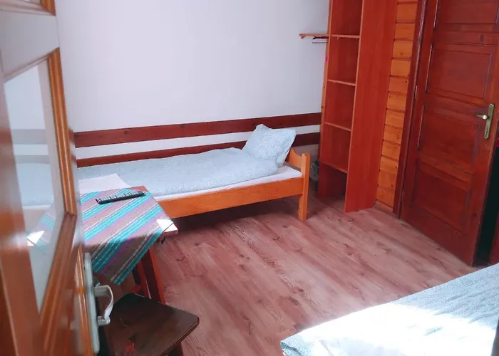 Zajazd Pttk Pod Roztoką *