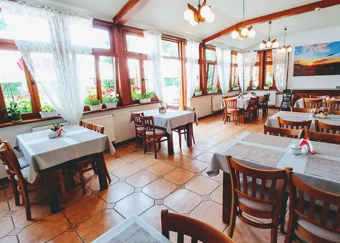 Zajazd Pttk Pod Roztoką *